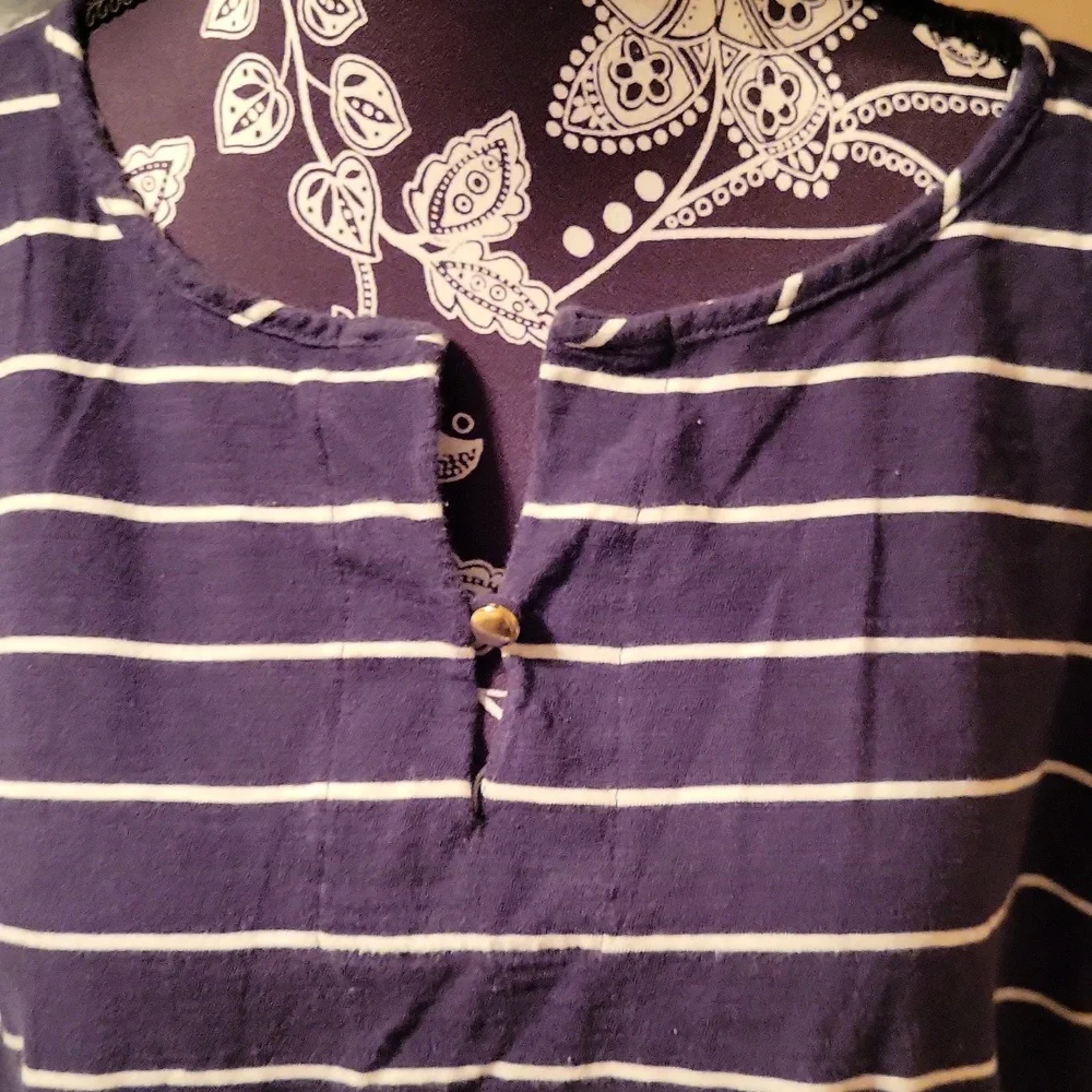 EUC Blue/White Striped Top. Button V-neck. 3/4 sleeves. Size XL - Picture 2 of 8
